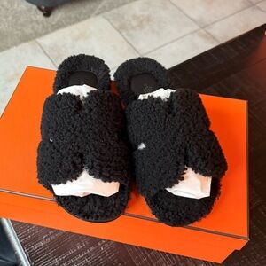 Black shearling Hermes Izmir sandal size 41